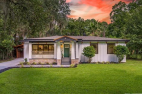 Luxury Savannah Retreat Heated Pool and Pet Friendly